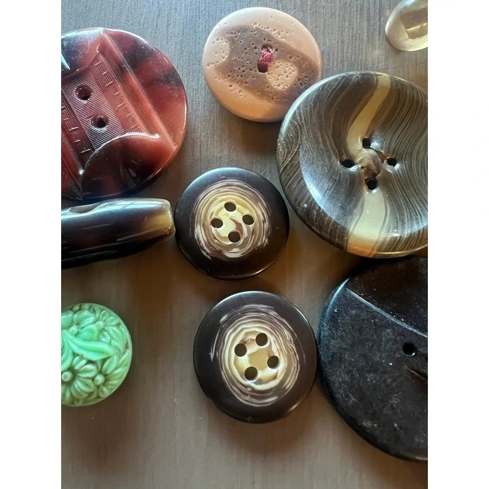 Vintage Button Lot 15pc Mix Carved Marbled Toggle Cratfs Art MCM Retro Upcycle